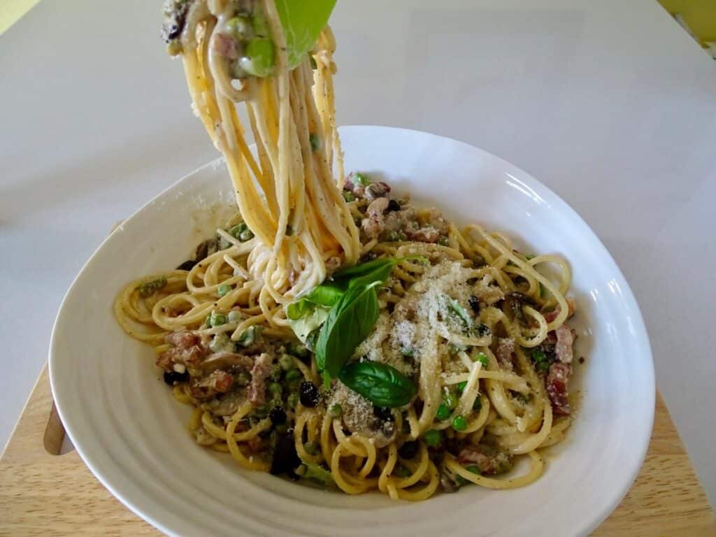 black garlic spaghetti carbonara
