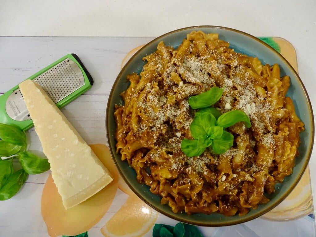 black garlic pasta alla vodka
